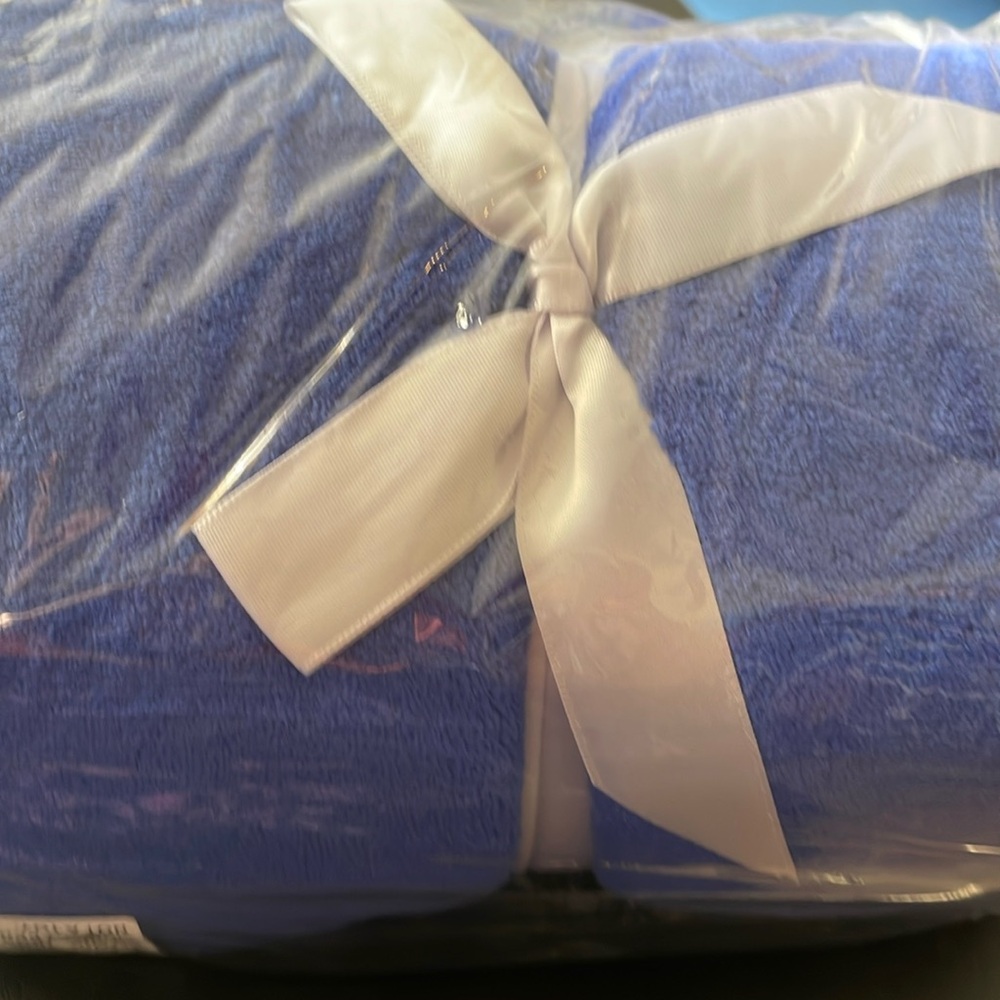 NIP Blue Fleece throw